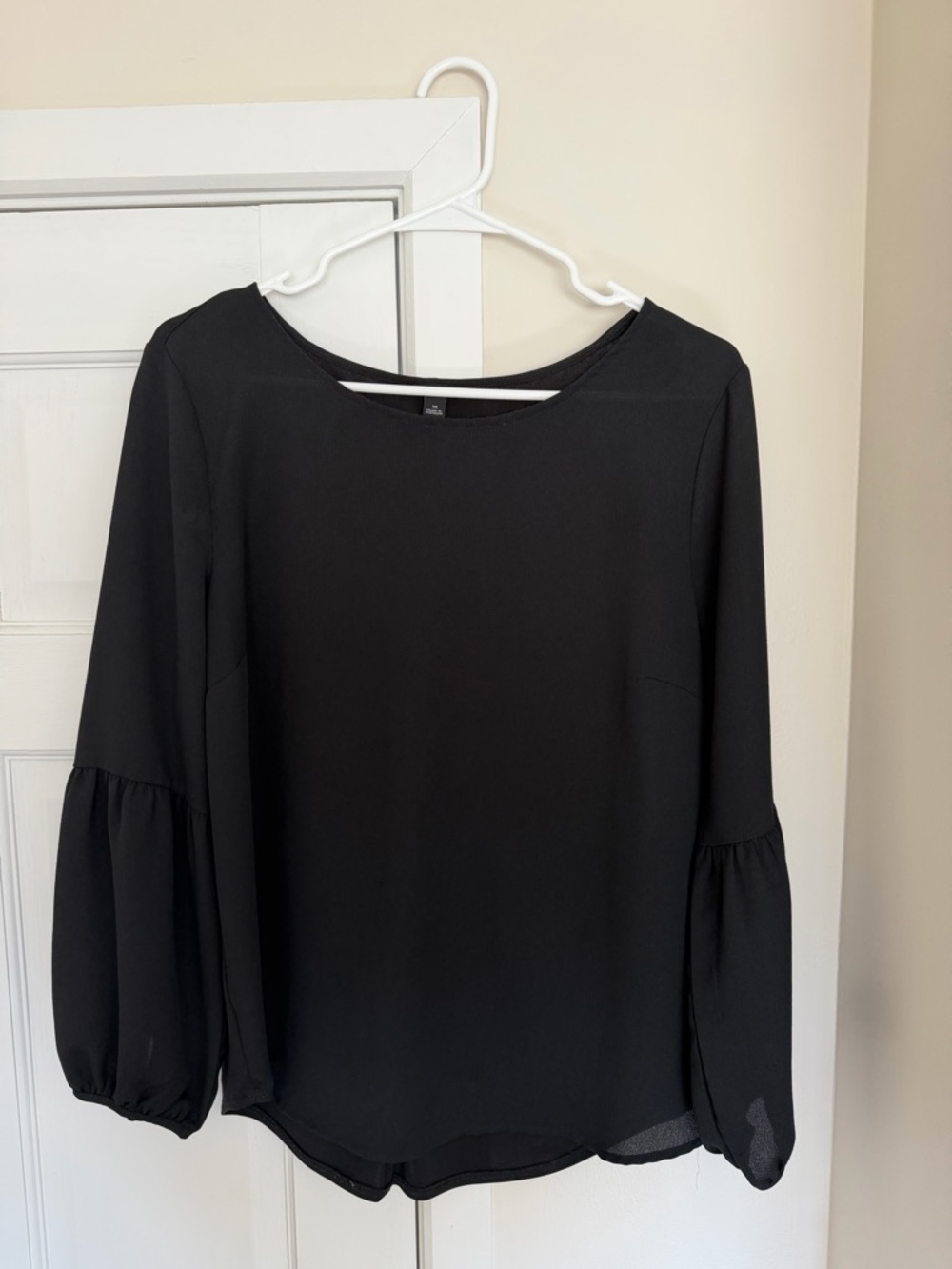 Ann Taylor Black Long-Sleeve Blouse with Gathered Sleeves Size M